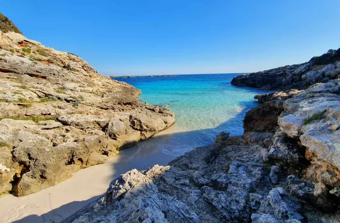 es calo blanc beach menorca