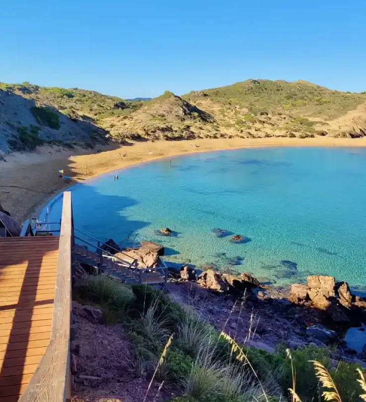 Cala Cavallería y el litoral de la Reserva Marina del Norte de Menorca