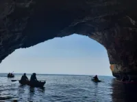excursion kayak cuevas cala en porter