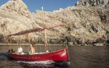 alquiler sin licencia barco fornells