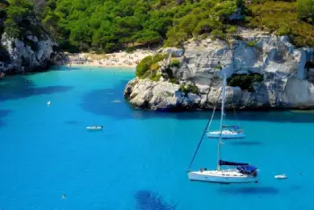 Full-day excursion sailing around Menorca'n north beaches