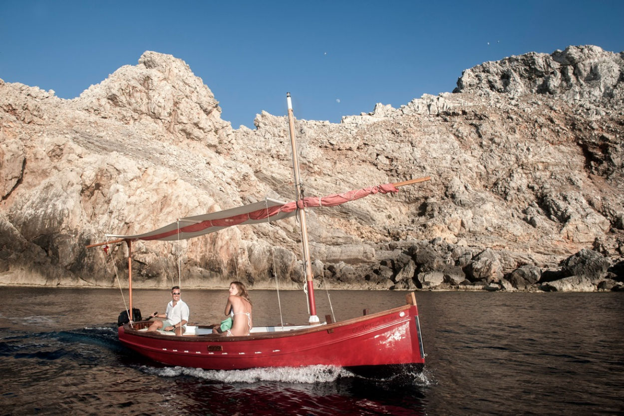 alquilar barco cala pudent menorca fornells